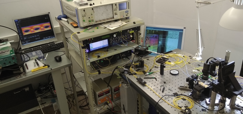 Экспериментальная установка тестирования интегральных оптических устройств